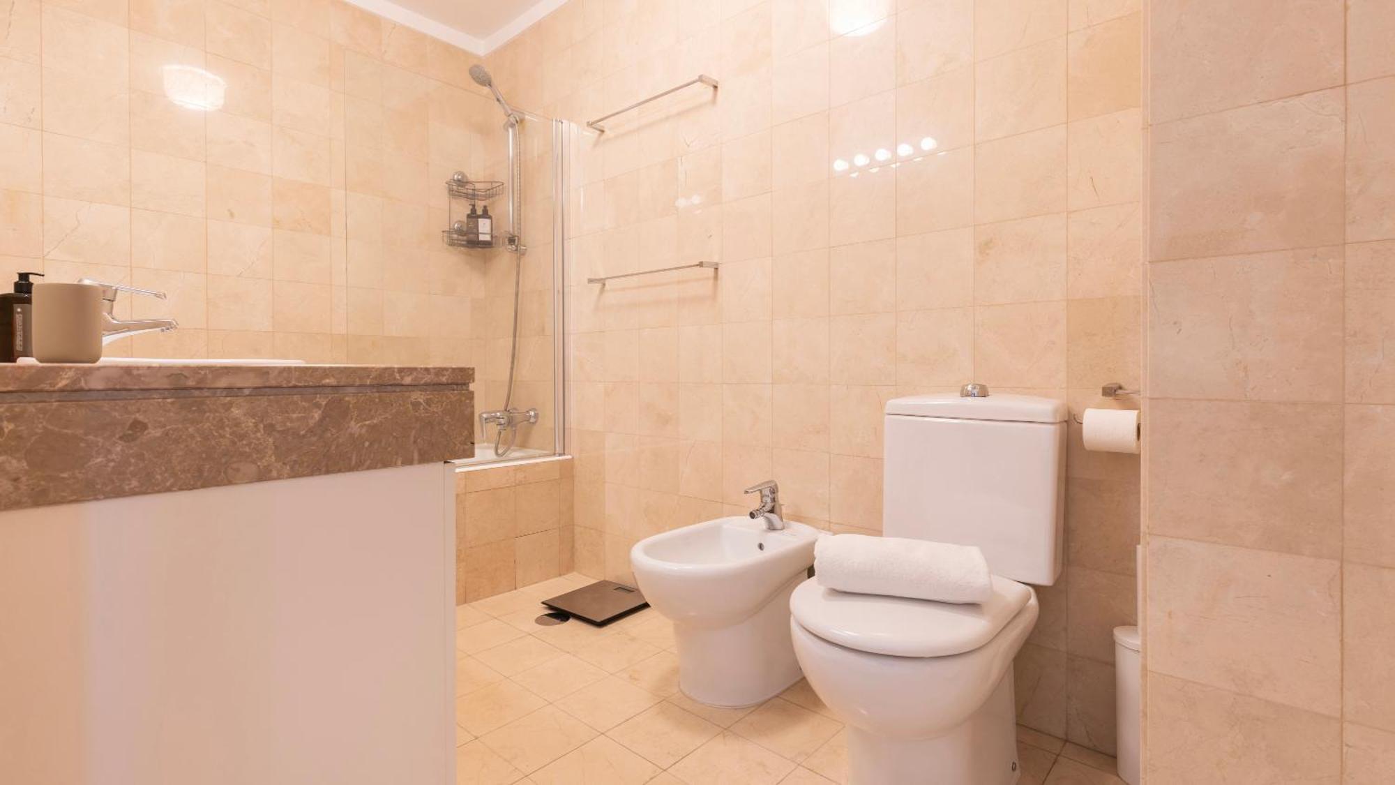 Stylish With Parking By Lovelystay Appartement *
