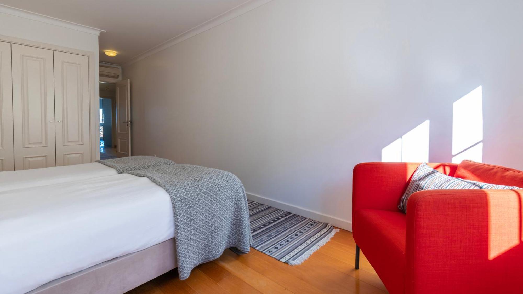 Stylish With Parking By Lovelystay Appartement