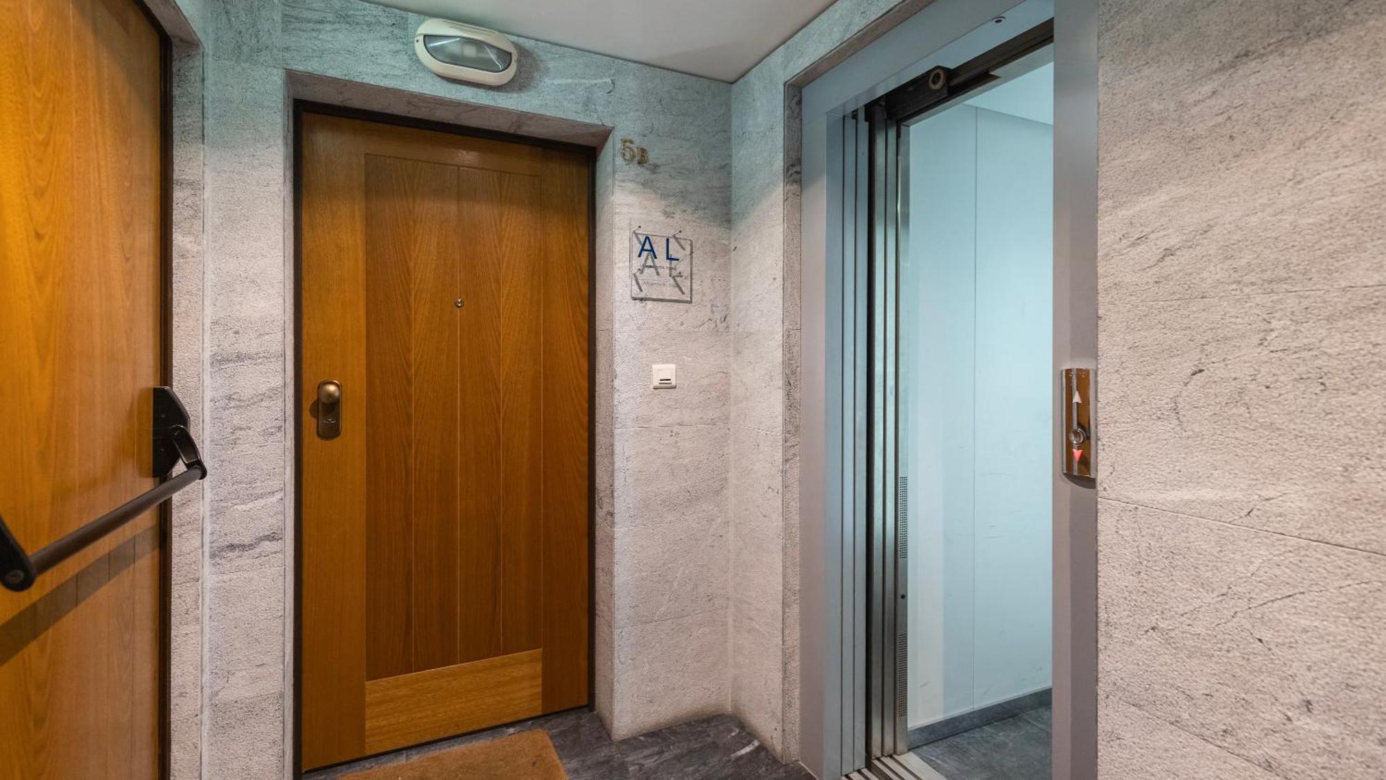 Stylish With Parking By Lovelystay Apartment