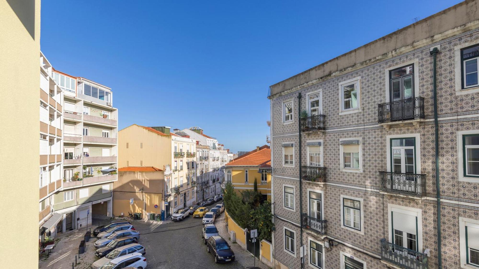 Apartment Stylish With Parking By Lovelystay