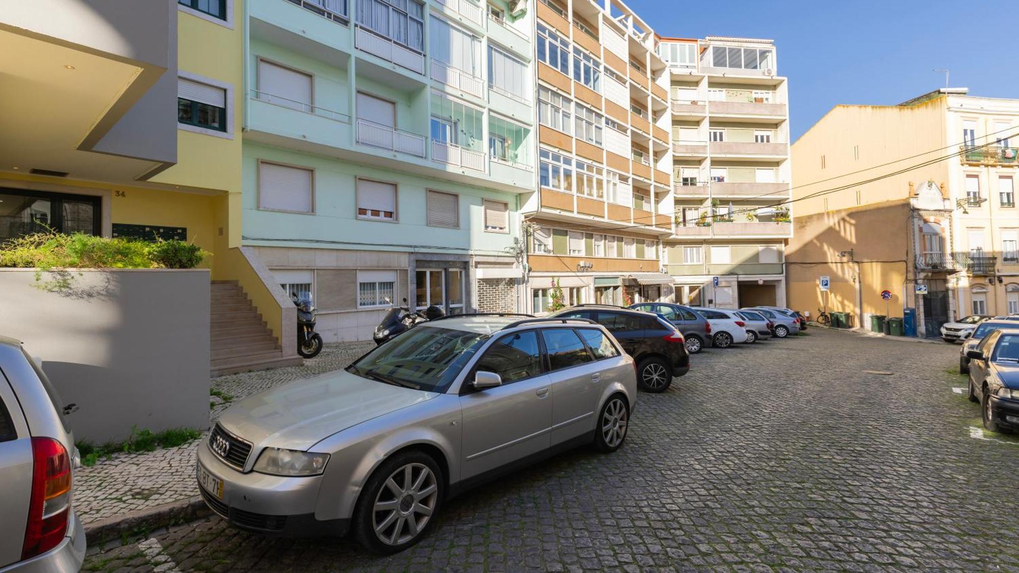 Apartment Stylish With Parking By Lovelystay *
