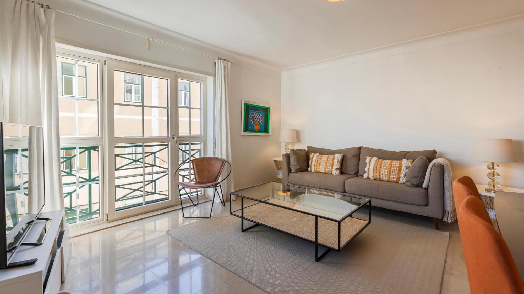 Apartment Stylish With Parking By Lovelystay
