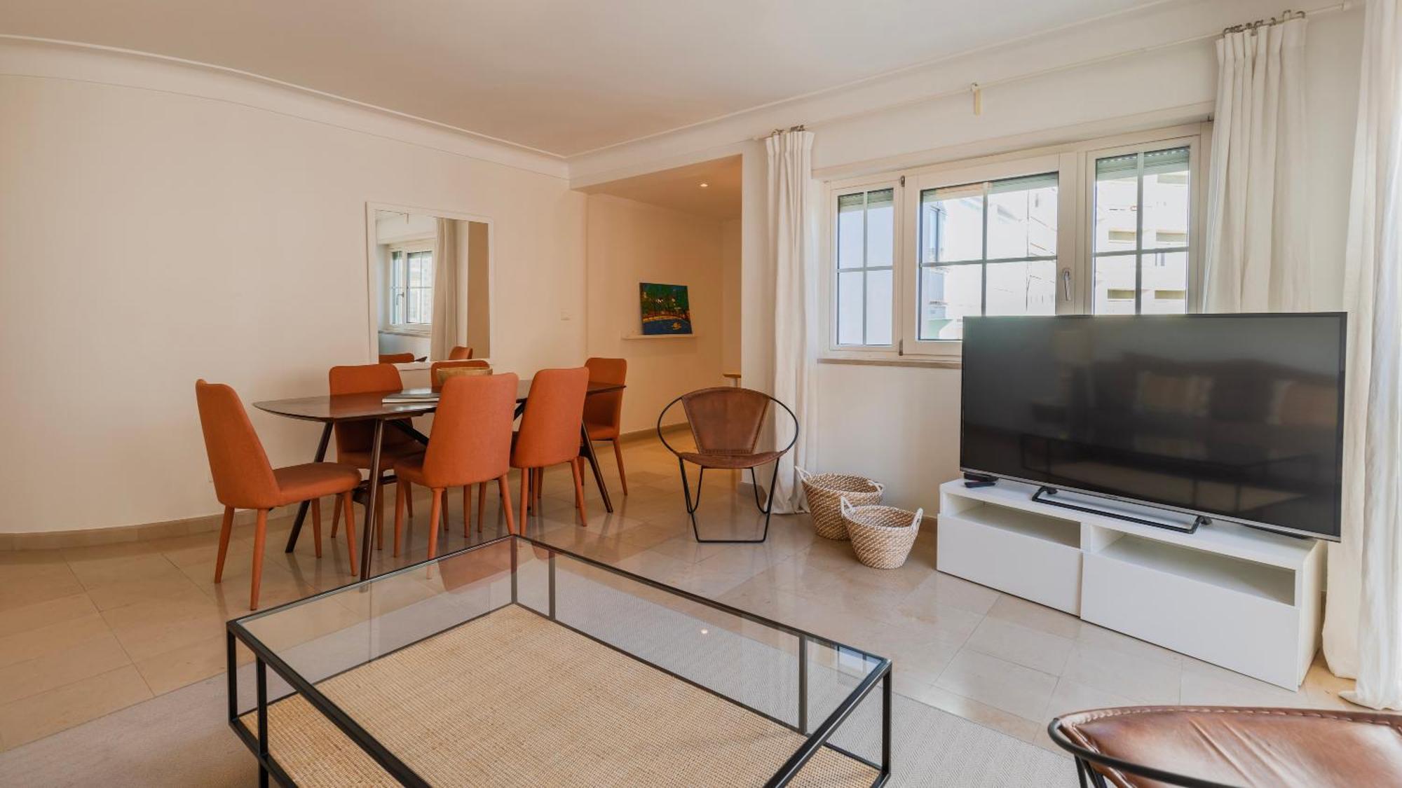 Apartment Stylish With Parking By Lovelystay *