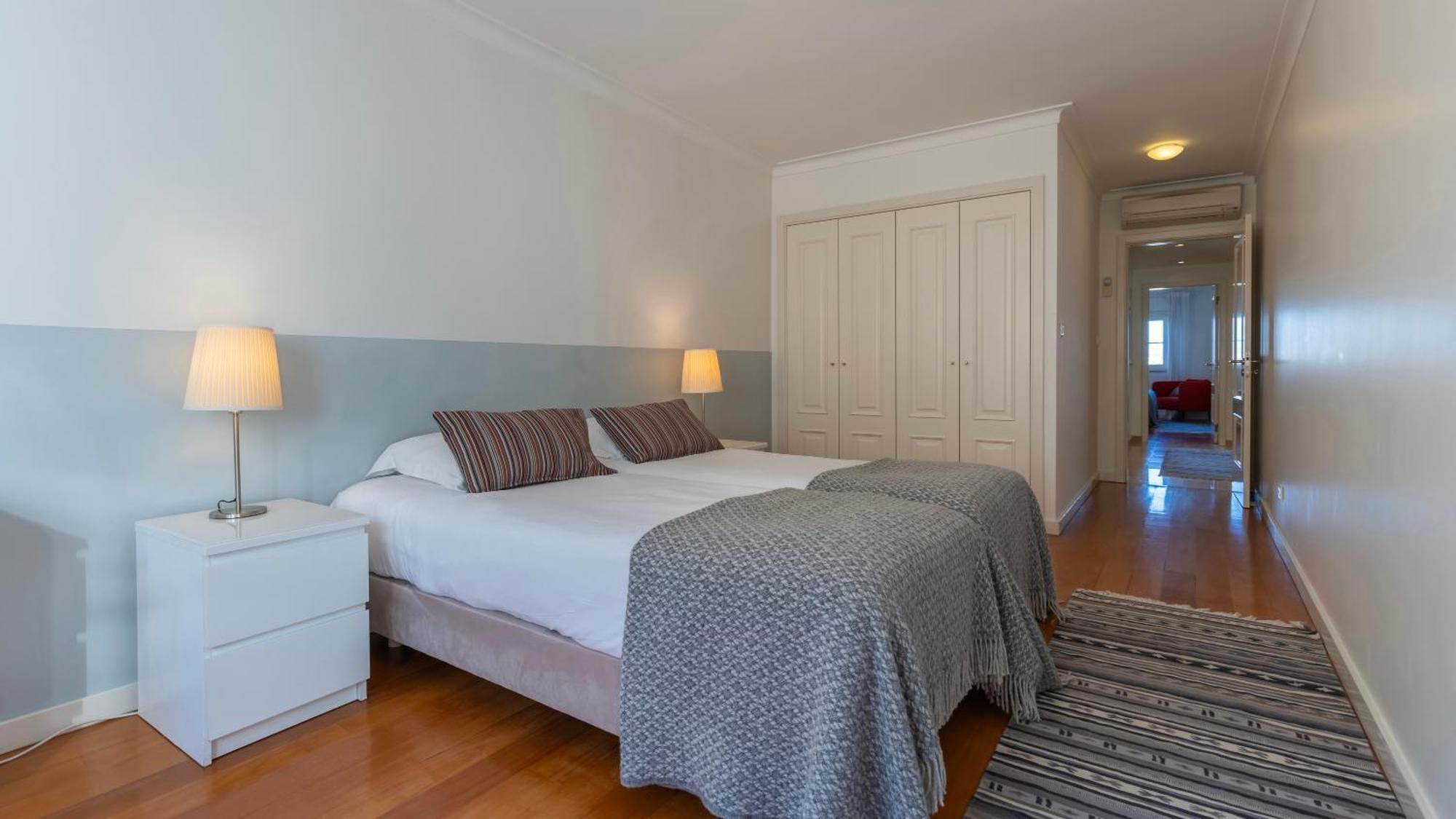Apartment Stylish With Parking By Lovelystay