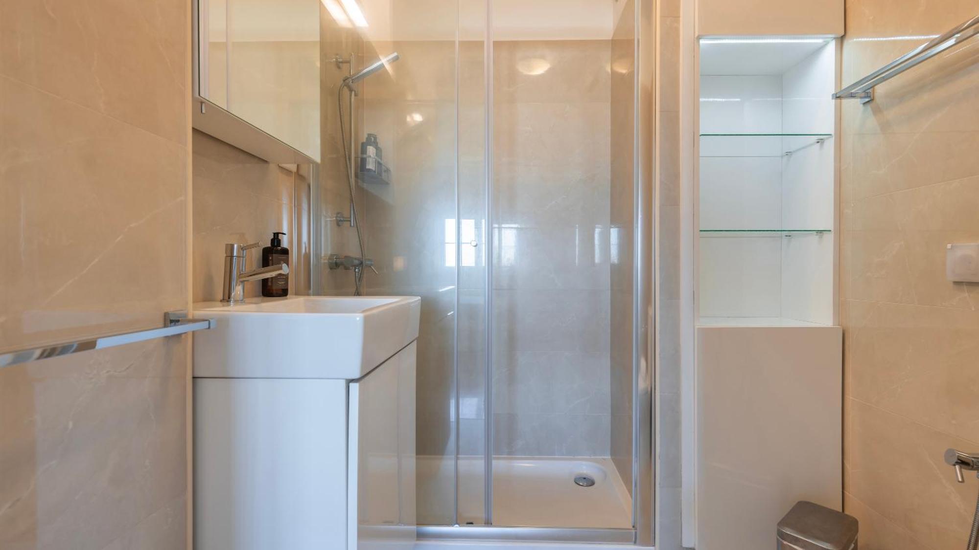 Stylish With Parking By Lovelystay Apartment